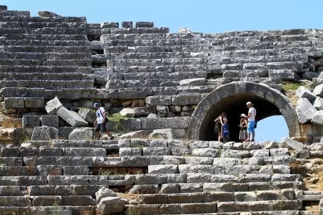 Scoperta e restauro della città antica di Pedasa