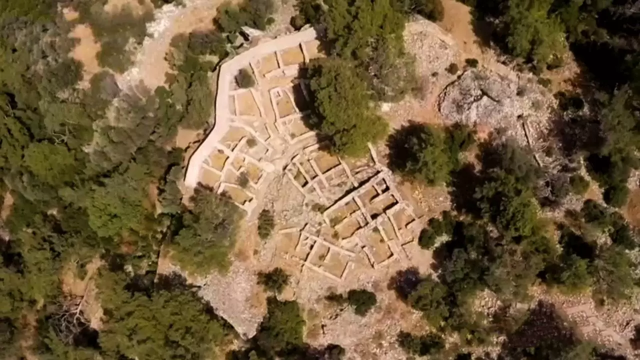 Le caratteristiche architettoniche e le strutture della città antica di Pedasa