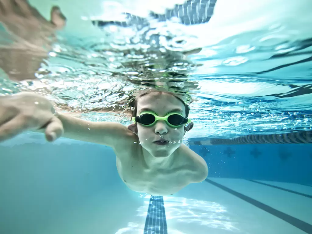 Annecy See: Beste Zeiten für Skifahren und Schwimmen