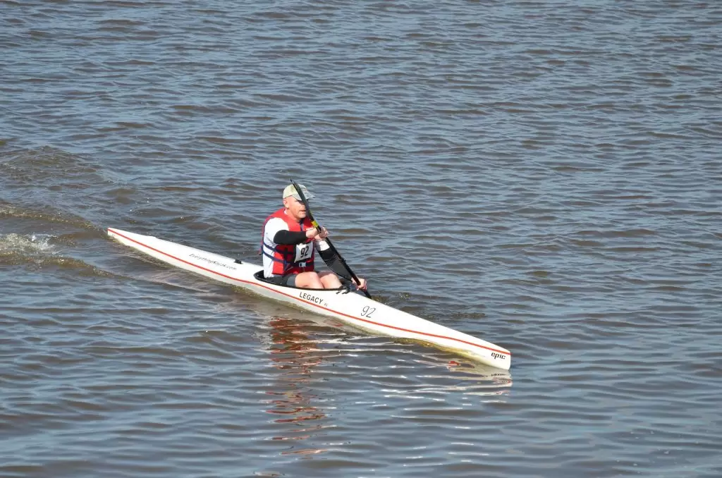 Annecy Gölü'nde Su Sporu: Kayak ve Yüzme İçin En İyi Noktalar