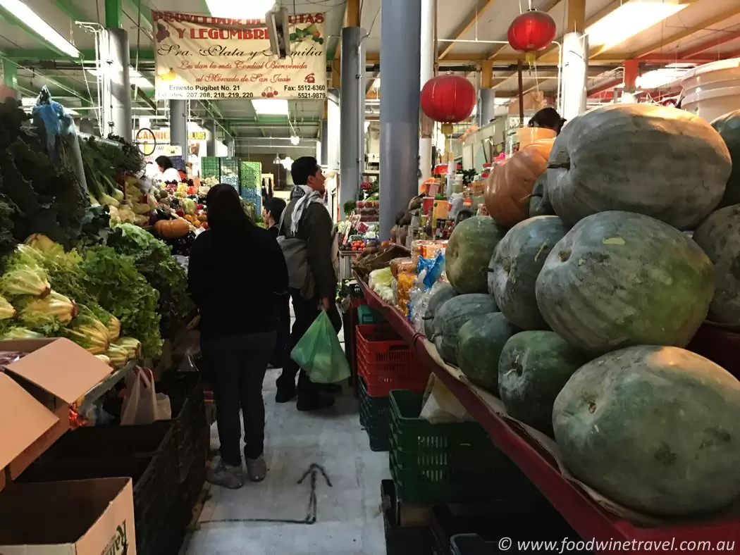 Verkostung von Speisen auf dem San Juan Markt: Die besten Geschmacksrichtungen Mexikos