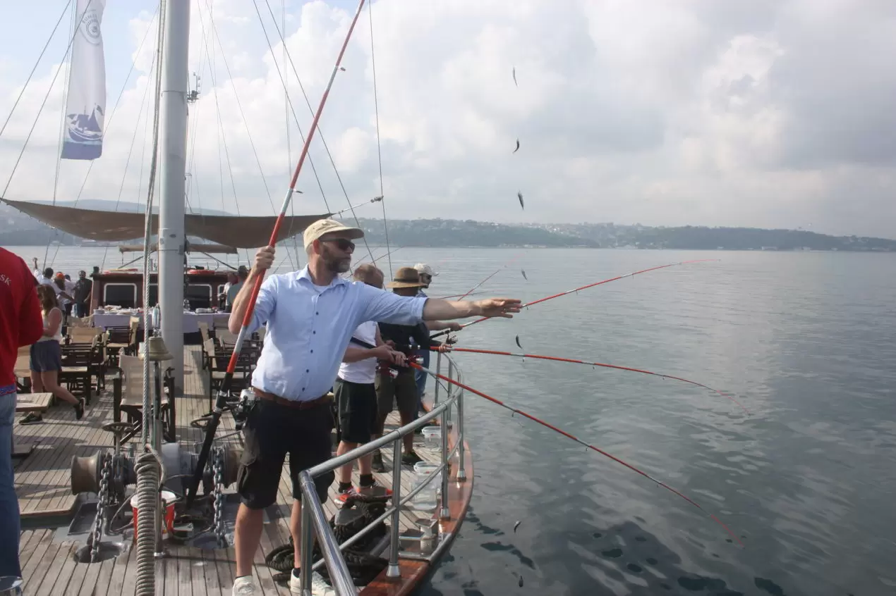 Annecy Gölü'nde Su Sporu Tutkunlarına Özel Tekne Turları