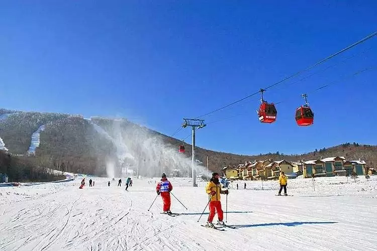 Für Skibegeisterte bietet das Yabuli Ski Resort in Harbin Möglichkeiten