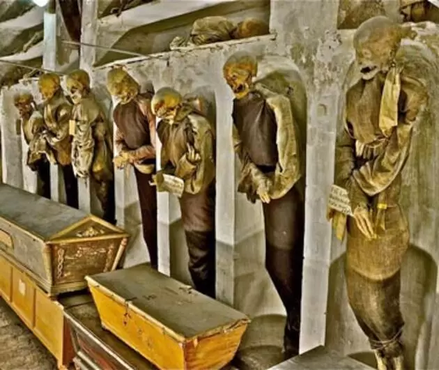 Le Catacombe dei Cappuccini: l'interessante storia delle persone mummificate