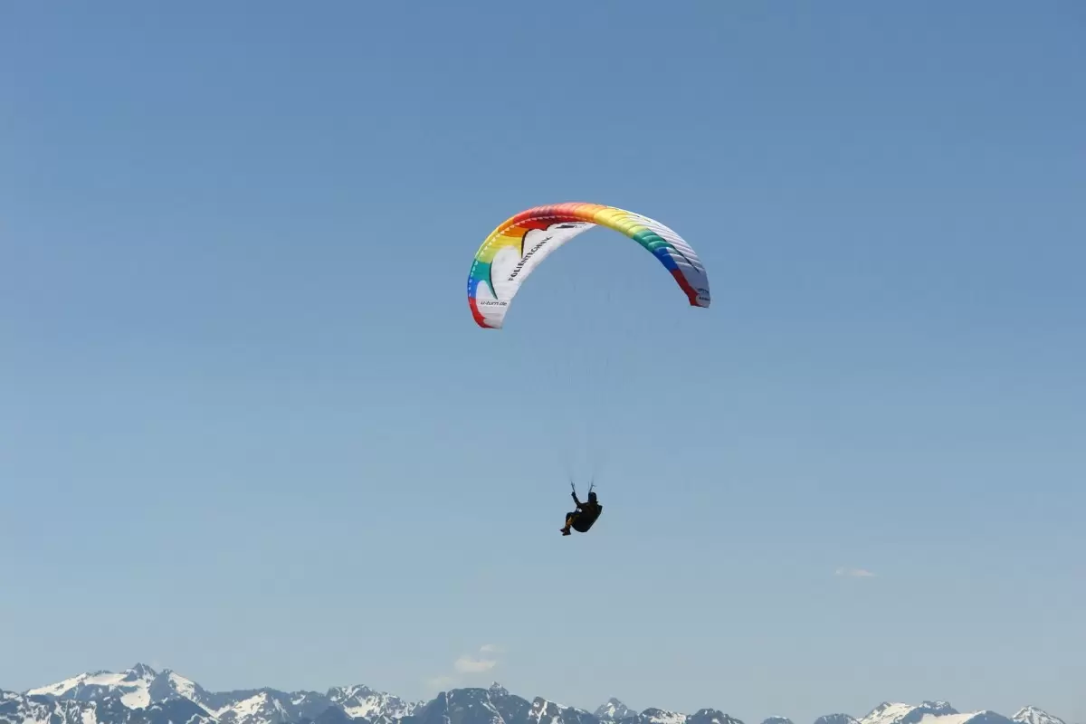 Discover the Natural Beauty of Yangshuo with Kite Surfing