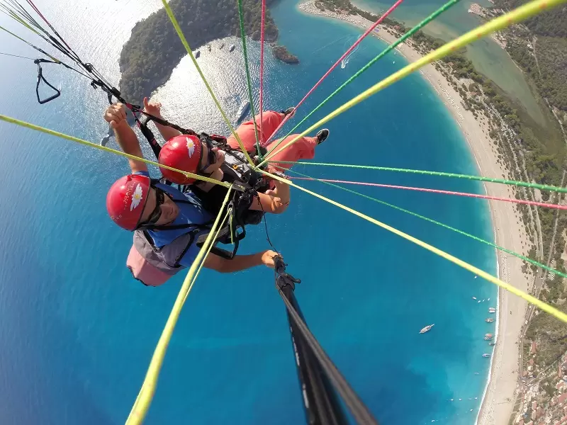 Para los amantes de la adrenalina en Yangshuo, parapente y kitesurf