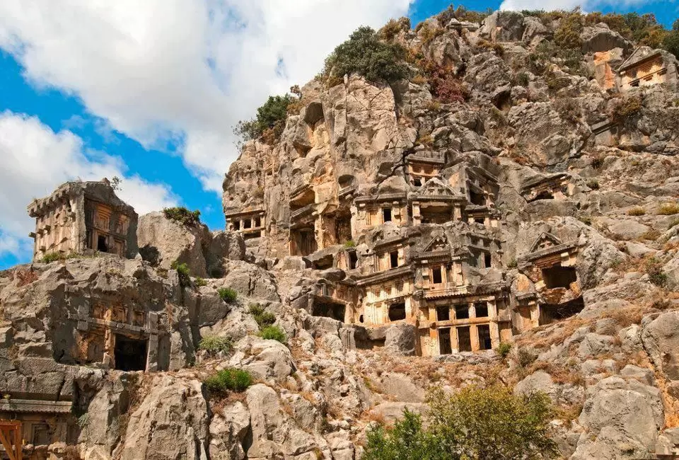 Fügen Sie diese 5 Orte in Dalyan Ihrer Liste hinzu, um historische Gebäude zu sehen