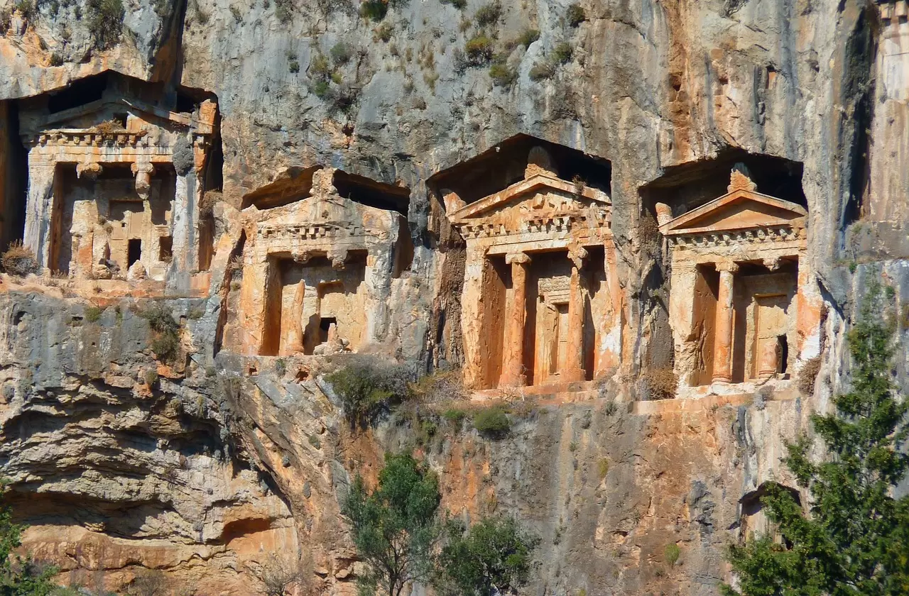 Ideal 5 Stops to Discover Historical Buildings in Dalyan