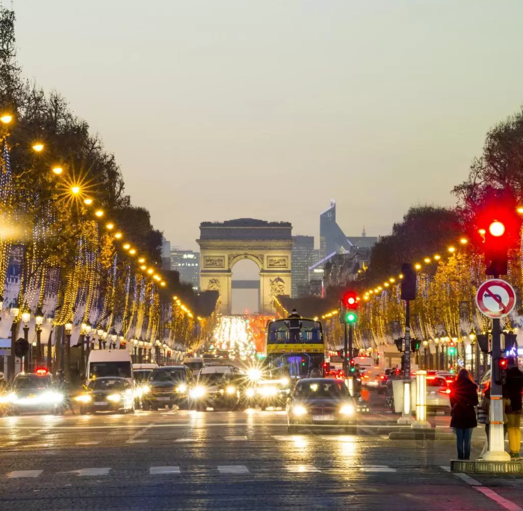 Champs elysees paris. Елисейские поля в Париже. Франция Елисейские поля фото. Шанз Элизе. Елисейские поля зимой.