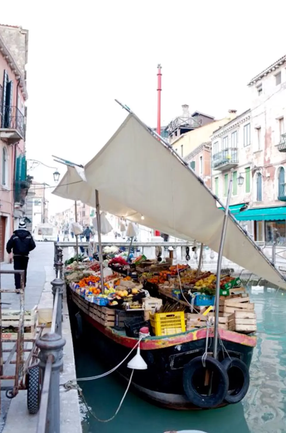 Discovering Bologna's Hidden Gems: A Boat Tour of the City's Canals